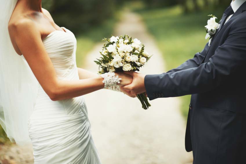 Minnesota and Indiana have recently proposed legislation that would permit Notaries to perform weddings.